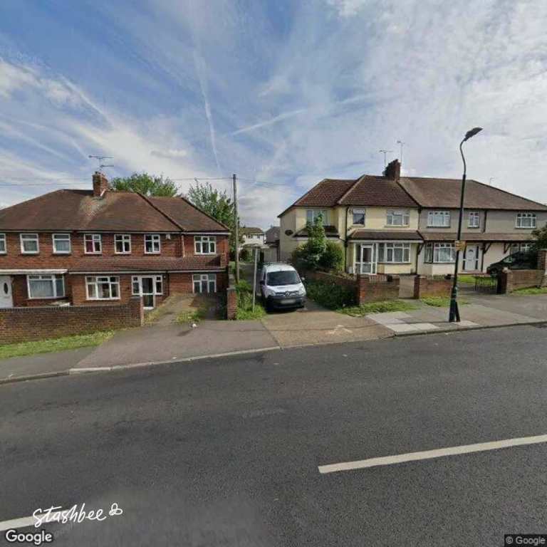 Garage to rent in London (N14) | Stashbee