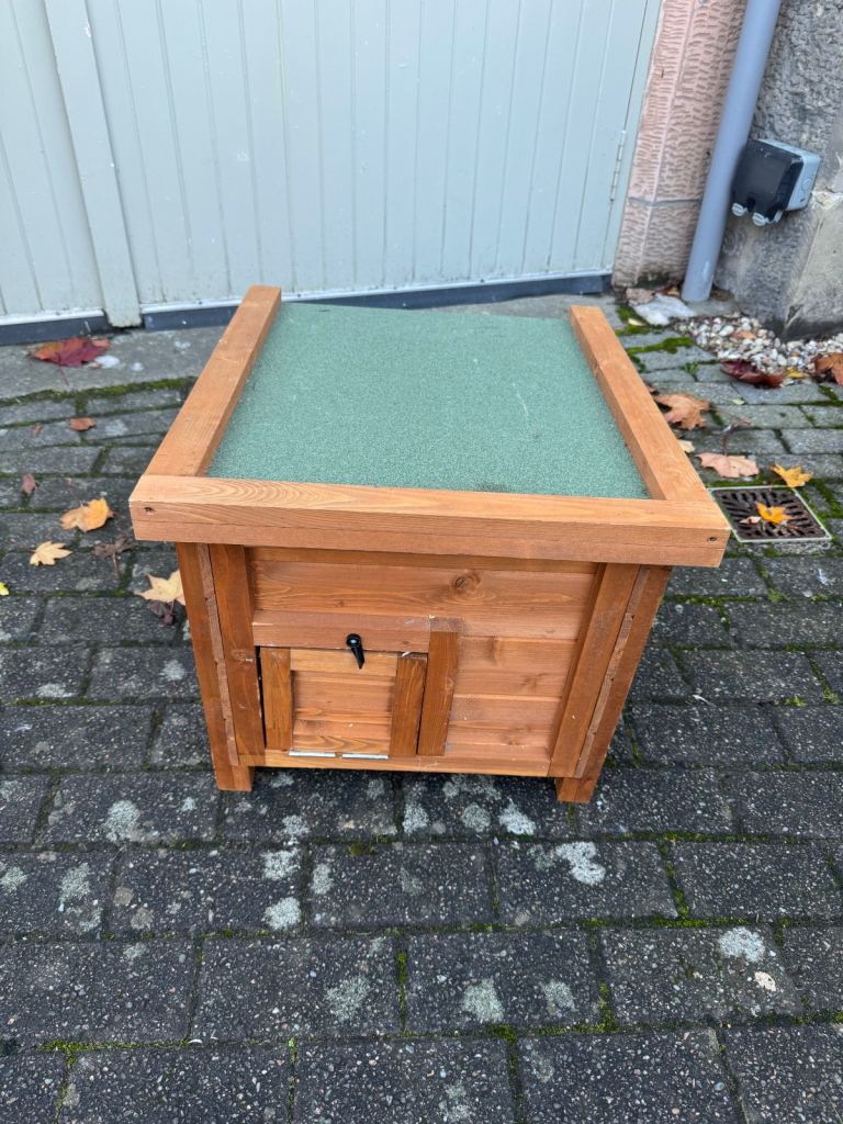 Small animal pen / hideaway