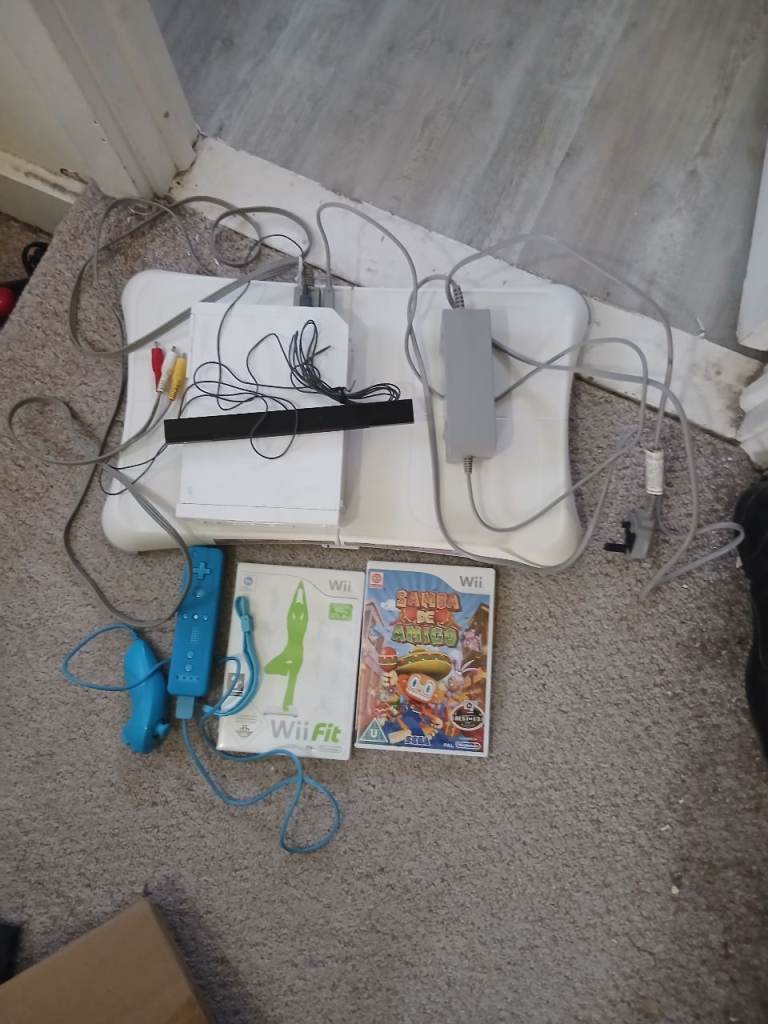 Nintendo wii console & wii fit balance board bubdle