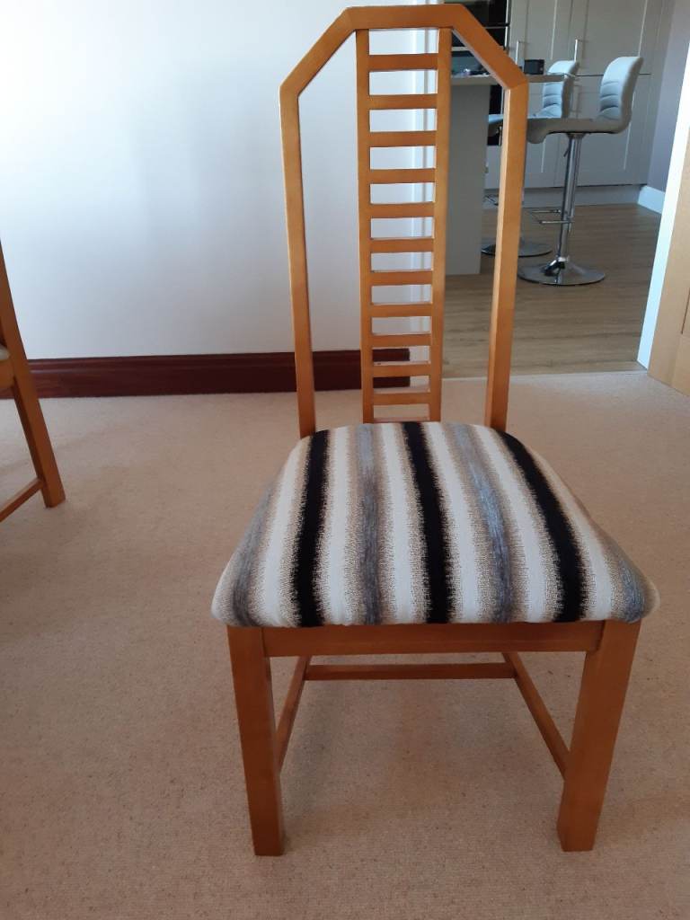 Dinning Table & 4 Chairs