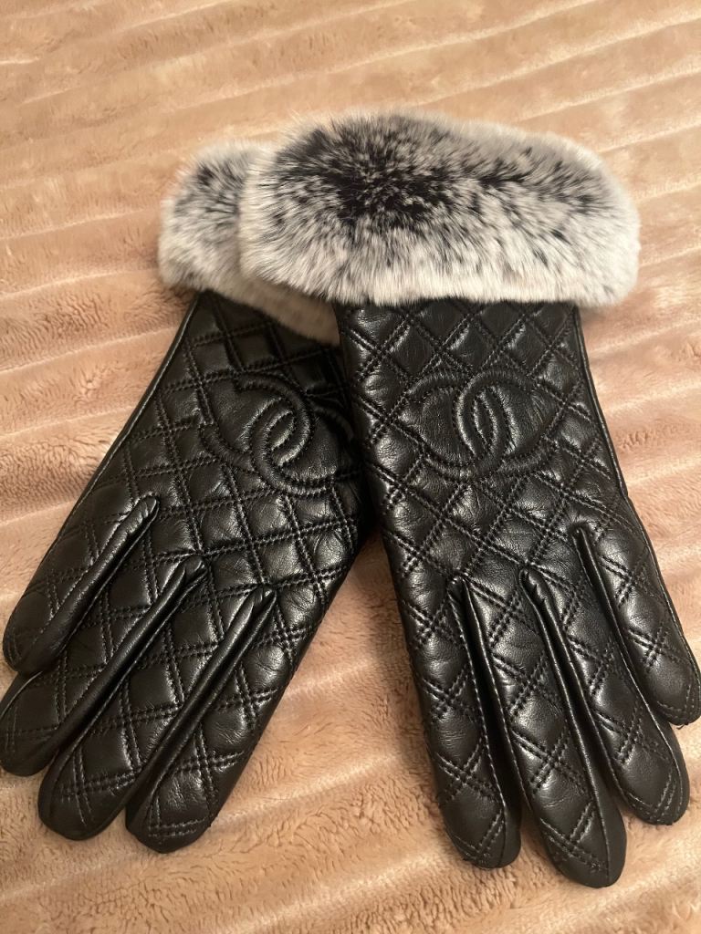 Black leather gloves 