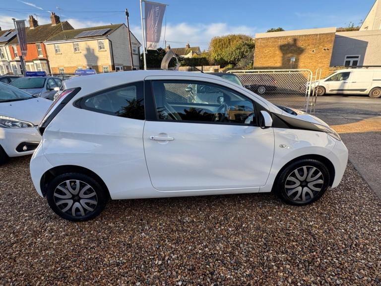 2014 Toyota AYGO 1.0 VVT-i X-Play 3dr HATCHBACK PETROL Manual