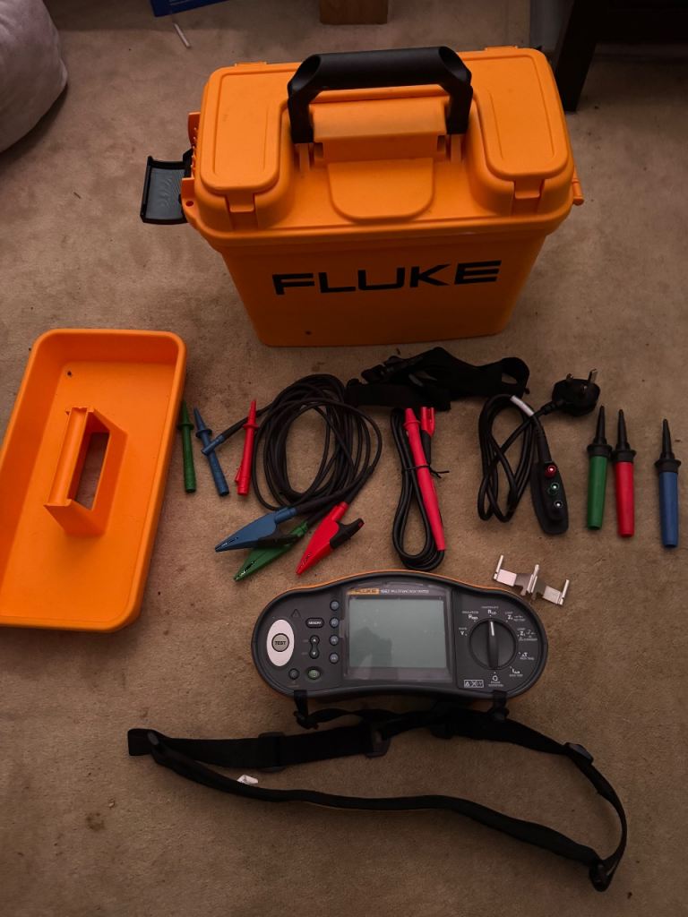 FLUKE Electrical Tester Kit with Hard Case – Good Condition