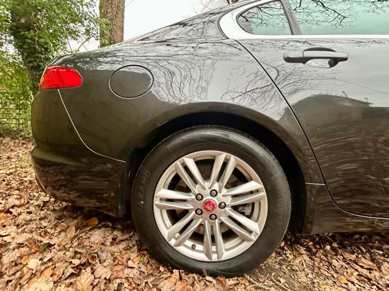 JAGUAR XF 3.0 d V6 240*LUXURY*ONLY73K-Xenons-Nav-BT&amp;Dab-LTHR**Stunning Example