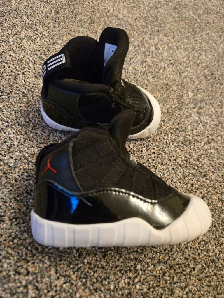 Nike air JORDAN 11 CRIB baby shoes size UK 1.5  CI6165 061 new without box
