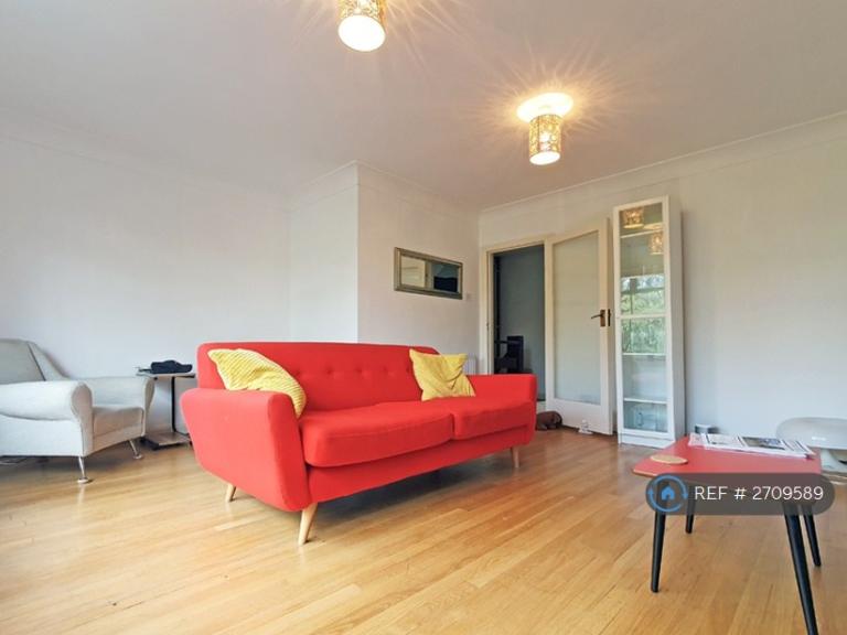 4 bedroom house in Albemarle Road, Beckenham, BR3 (4 bed) (#2709589)