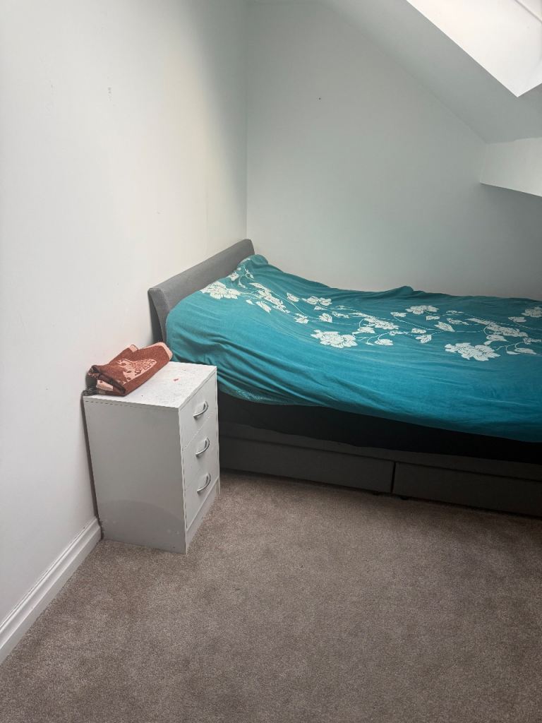 Room to Let – Girls Prefer– Clean & Beautiful House – All Bills Included