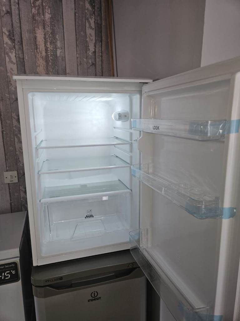 Logik under counter fridge 