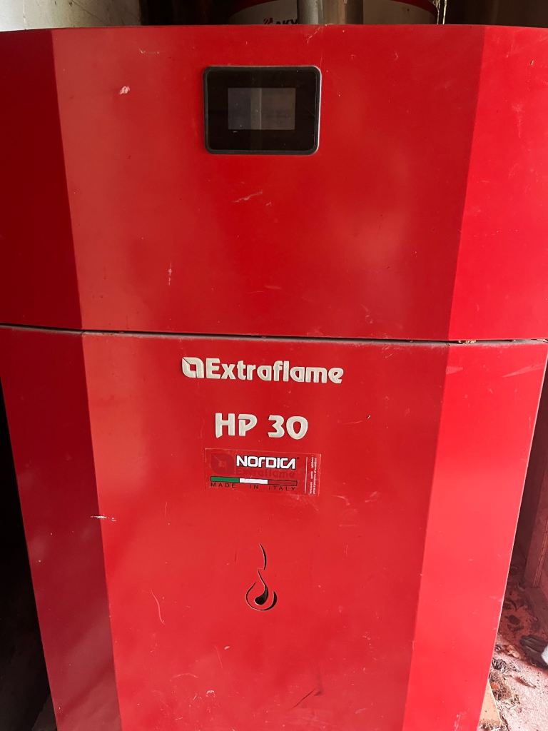 Extraflame HP 30 pellet boiler and Akvaterm water tank