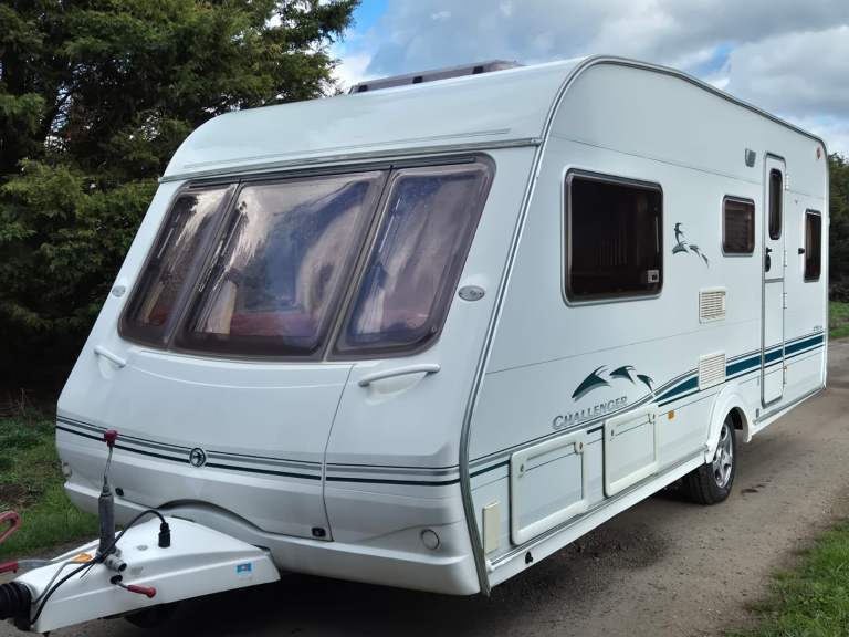 swift challenger 490se 2005 5 berth caravan + mover + full size awning