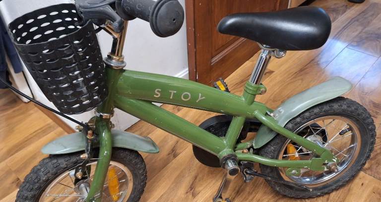 12in wheels kids bike Stoy brand withStabilisers, in good condition 