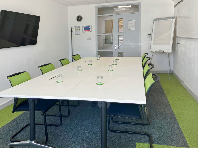 Get a Private Office for 4 Workstations in CRAWLEY RH117XX
