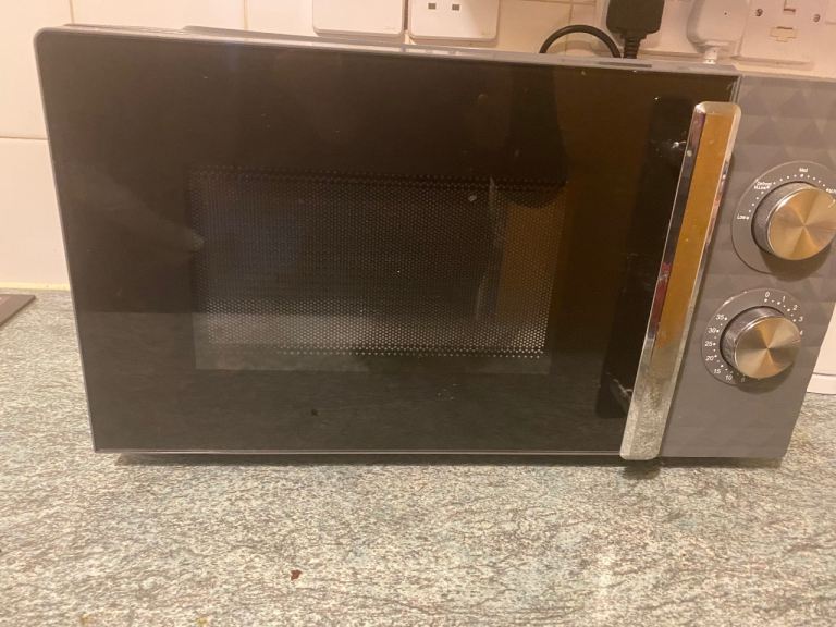 Black Microwave Oven – Good Condition