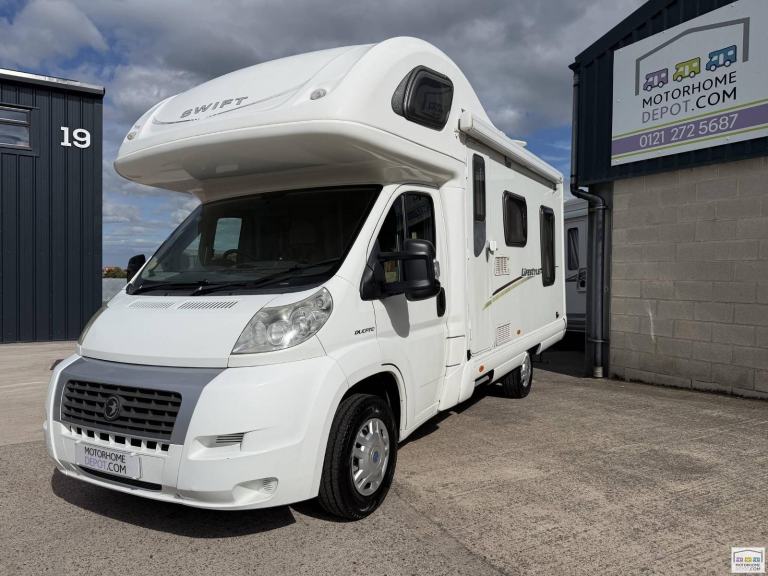 SWIFT LIFESTYLE 590 RL - 4 BERTH MOTORHOME FOR SALE 