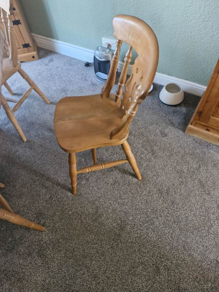 Set of six fiddleback chairs 