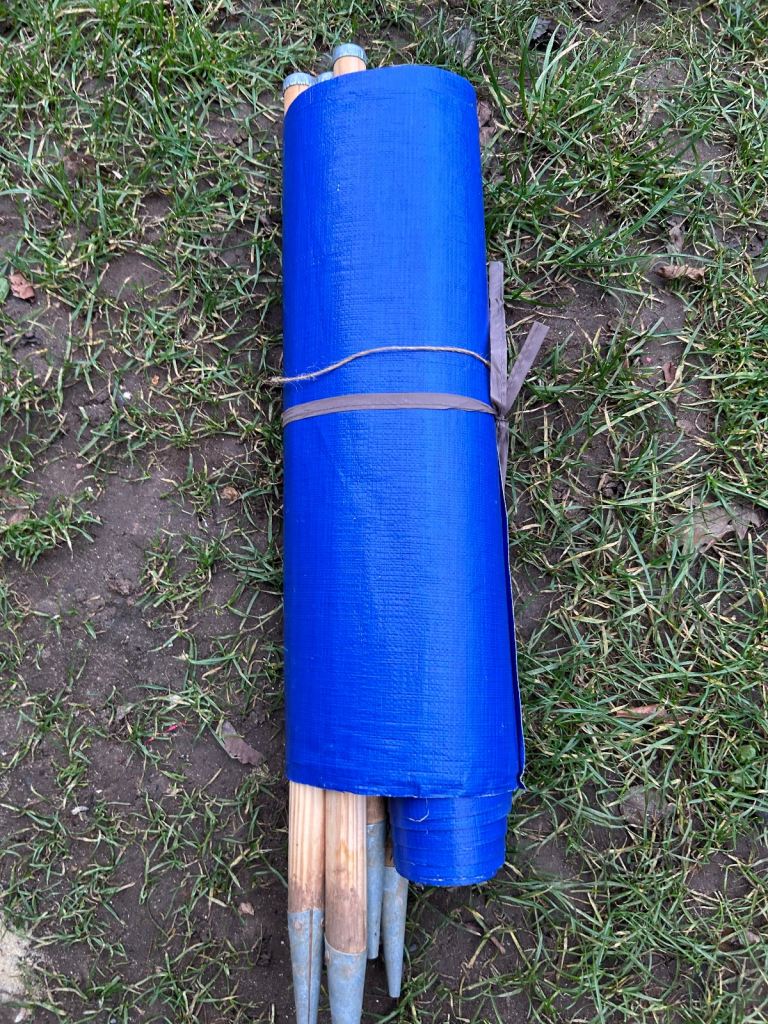 Caravan/ camper side wind breaker