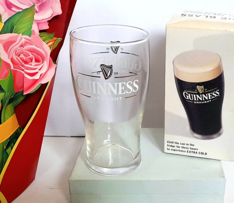 UNUSED GIFT - GUINNESS 1 PINT GLASS with ORIGINAL BOX - VERY GOOD