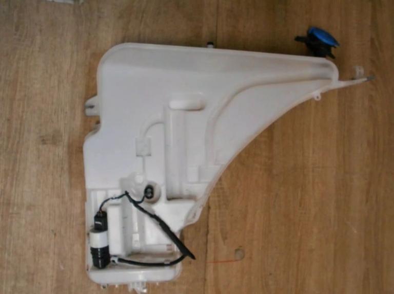 2018 BMW 4 SERIES M SPORT WASHER BOTTLE 724167114