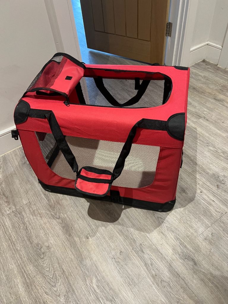 Transportable dog or cat portable and foldable carrier crate