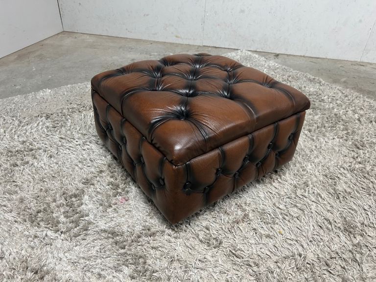 ANTIQUE BROWN CHESTERFIELD FOOTSTOOL / STORAGE BOX DELIVERY AVAILABLE 