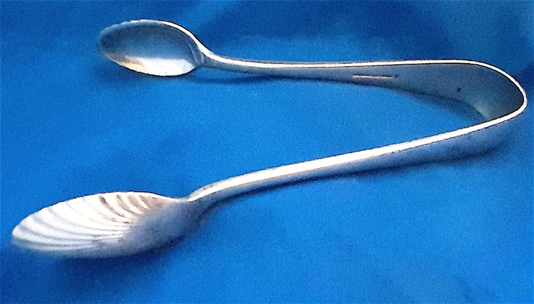 SUGAR TONGS - MAPPIN & WEBB - SILVER PLATE - 12.5 cm long