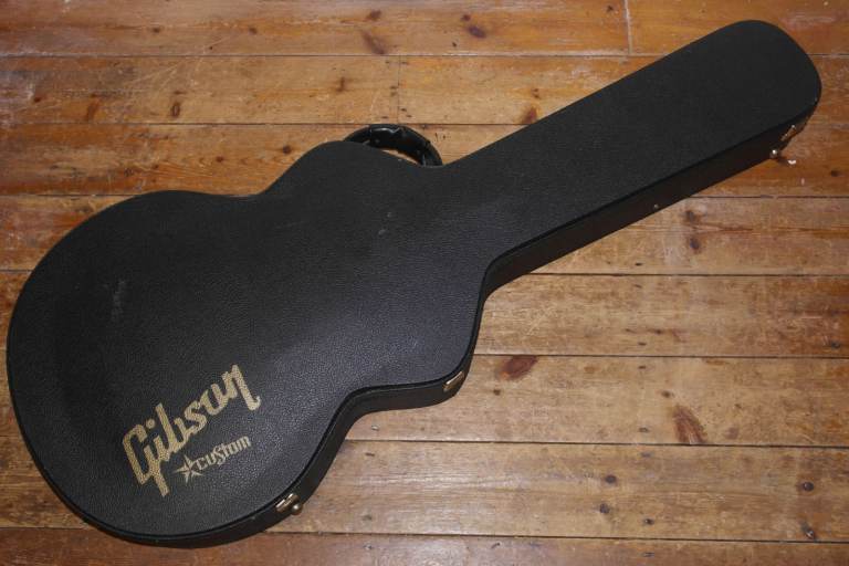 Gibson Custom Shop ES-335 hard case with shroud
