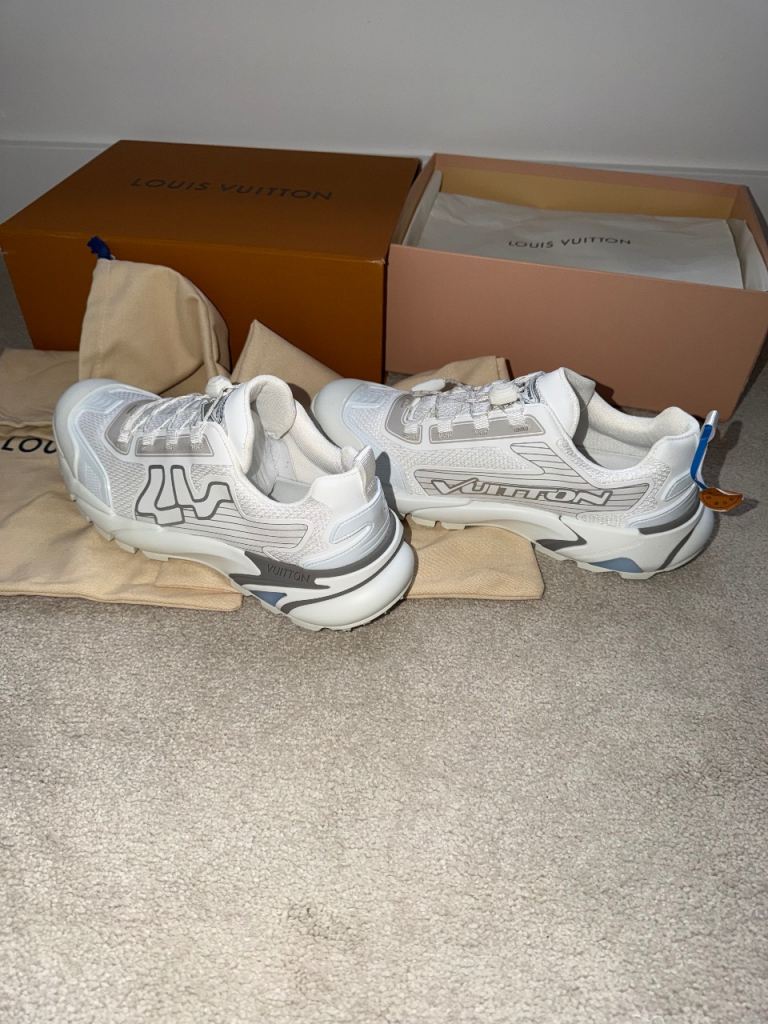 LV Men’s trainers white  UK9