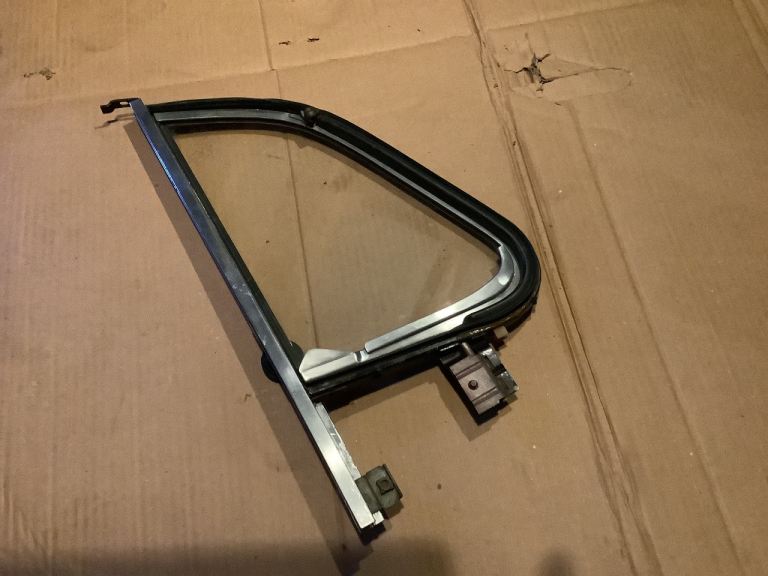 VW Bug. Quarter Light Assembly