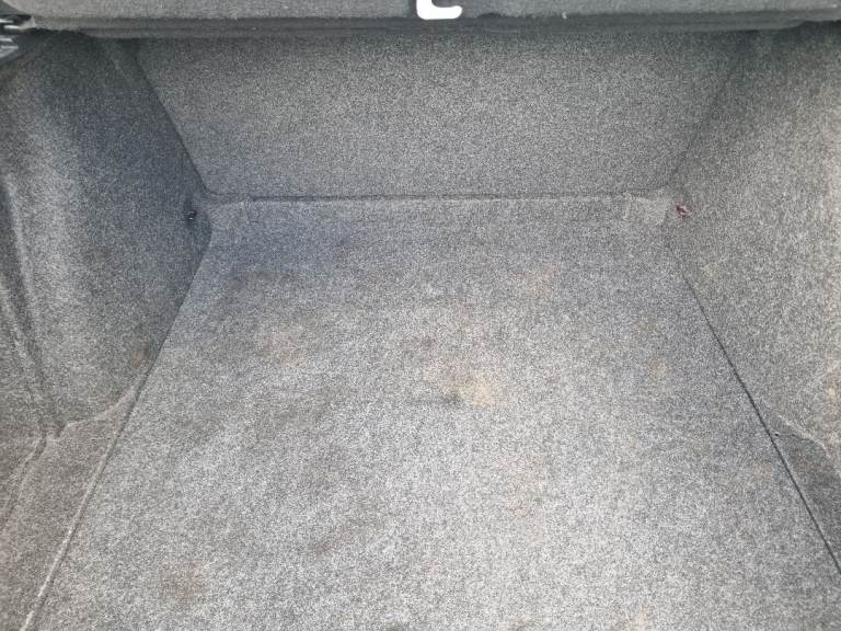 LOW MILEAGE CHEAP TO RUN FAMILY CAR 