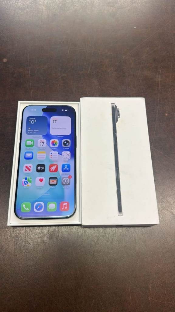 iPhone 17 air 256gb like new £650 512gb sealed £790 with Apple Warranty