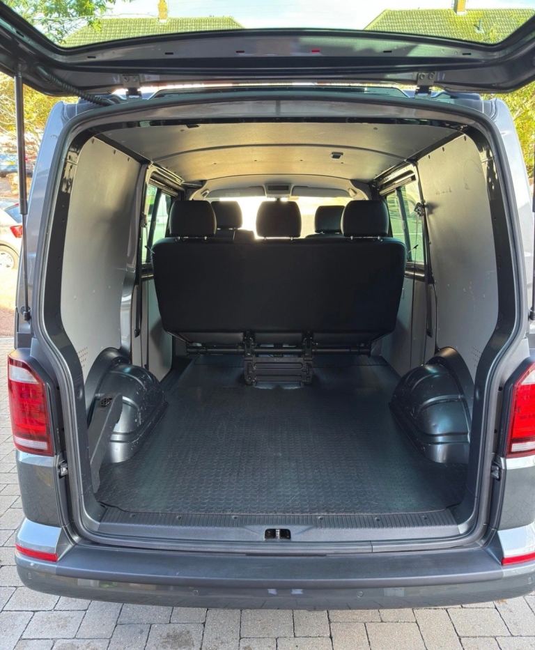 TRANSPORTER T6 SWB RUBBER MAT SET. 