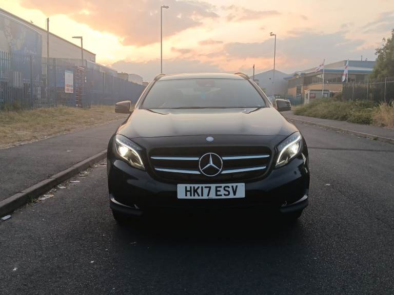 Mercedes-Benz GLA 220D AMG LINE PREMIUM SUV 4MATIC AUTO