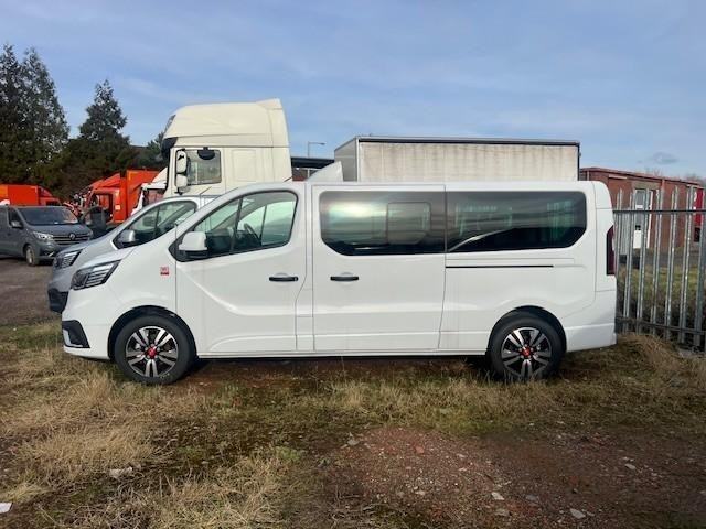 Renault Trucks Trafic 8 & 9 Seater Minibus Combi Taxi REDUCED TO £28,950 + VAT