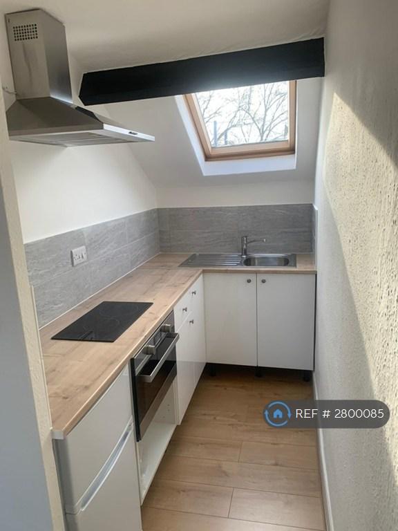 Studio flat in Silver Street, Taunton, TA1 (#2800085)