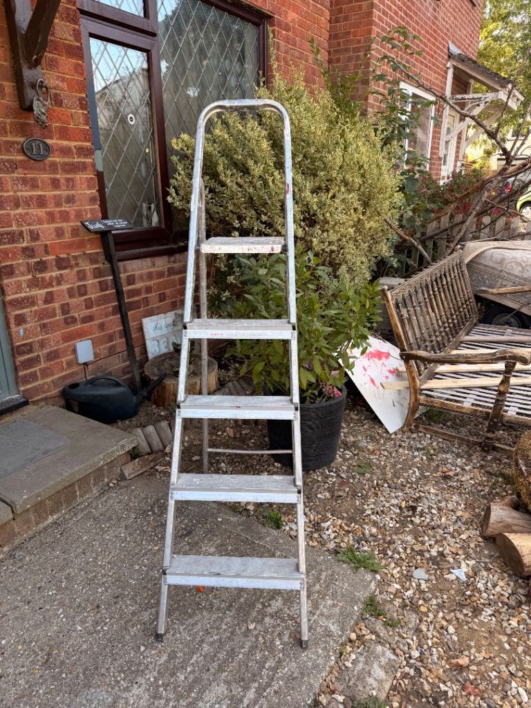 🪜✨ 5-TREAD ALUMINIUM PLATFORM STEP LADDER – £29 ✨🪜