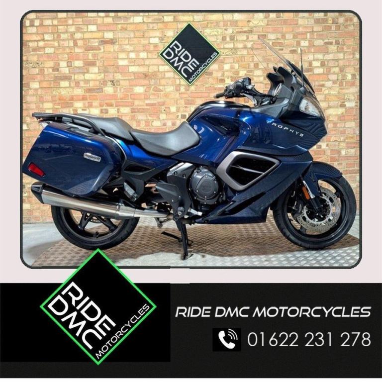TRIUMPH TROPHY 1200 SE 2014 - WELL MAINTAINED - TIDY BIKE.