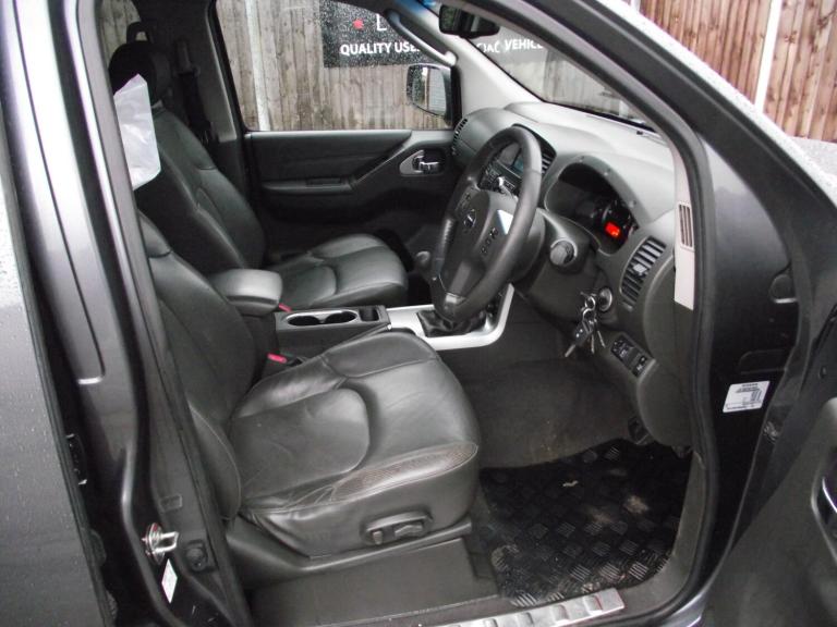 2012 Nissan Navara Double Cab Pick Up Tekna 2.5dCi 190 4WD PICK UP Diesel Manual