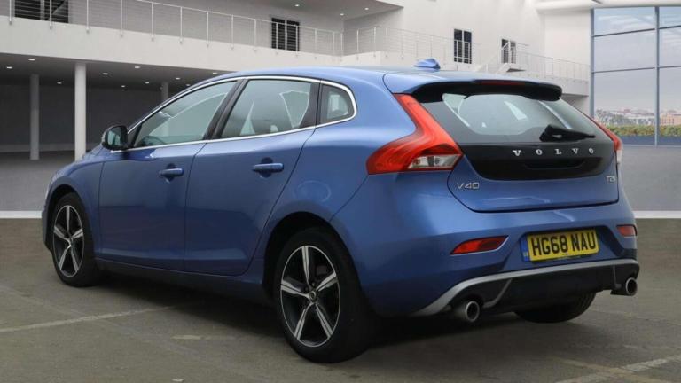 2018 Volvo V40 T2 [122] R DESIGN Nav Plus 5dr Geartronic HATCHBACK PETROL Automatic