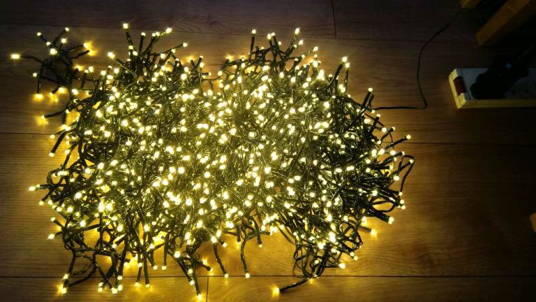 Warm White Cluster Fairy Lights/Christmas lights - 1500 LEDs with Remote. Indoor or outdoor use.