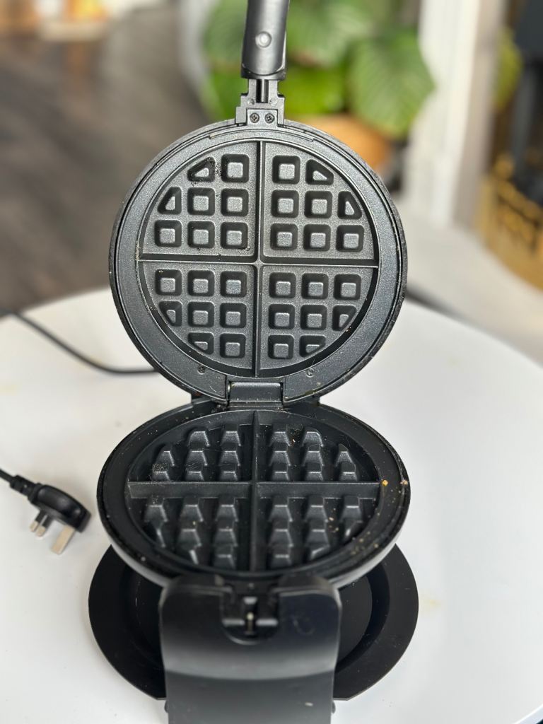 Quest Waffle Maker - Good Condition, Black