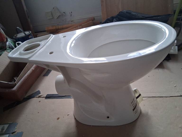 Close Coupled Toilet Pan, Cistern & Seat