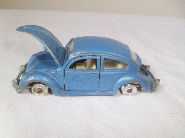  DINKY TOYS VOLKSWAGEN BEETLE DE LUXE  NO 129 FROM 1960'S,FOR RESTORATION