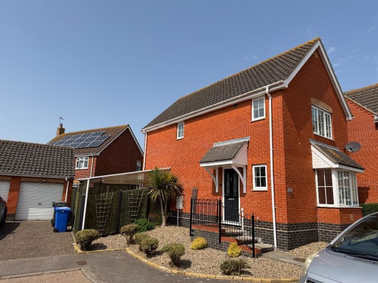 3 Bedroom detached house North Lowestoft £1100 pcm