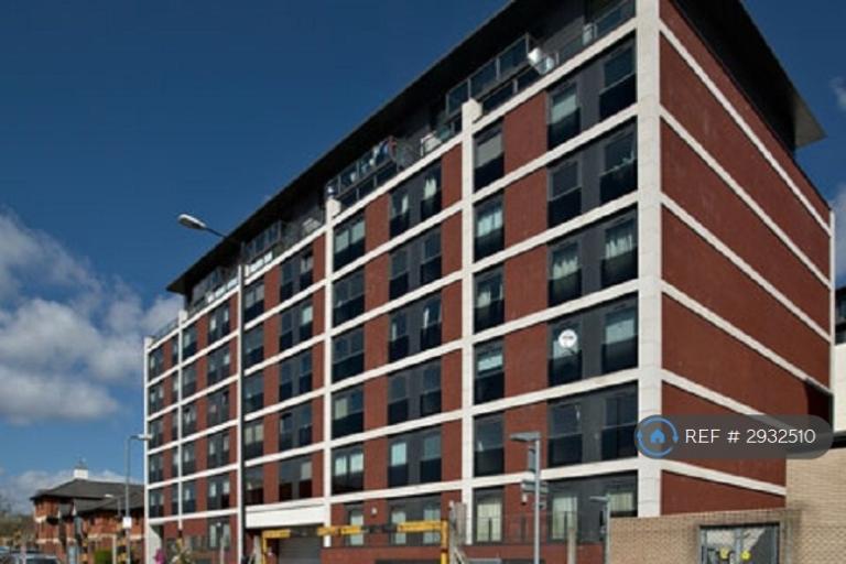1 bedroom flat in High Street, Slough, SL1 (1 bed) (#2932510)