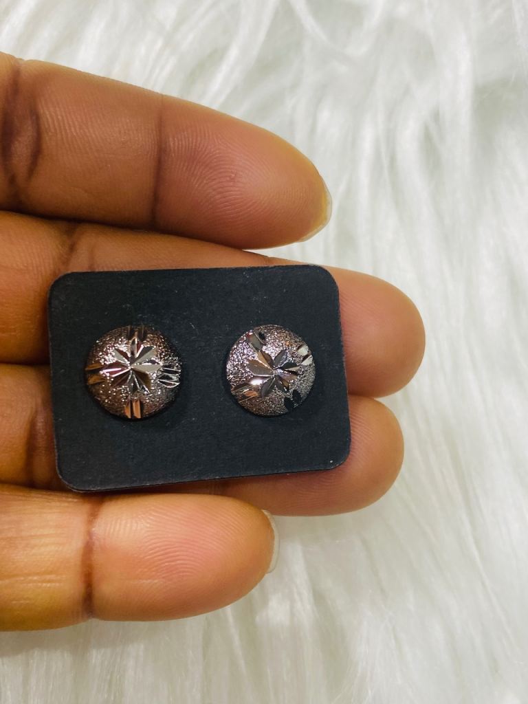 Beautiful stud earrings 2