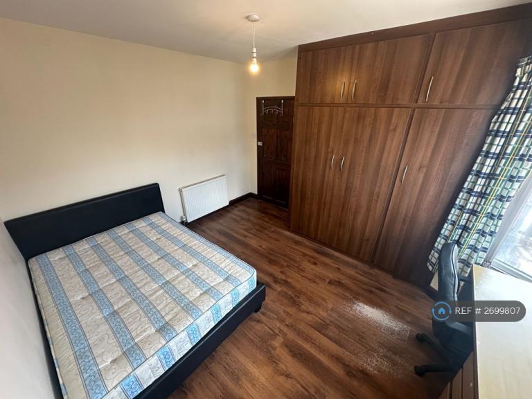 4 bedroom house in Bonnington Road, Leicester, LE2 (4 bed) (#2699807)