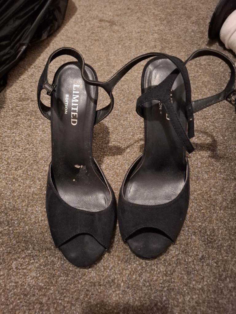 Size 4 heeled sandal 