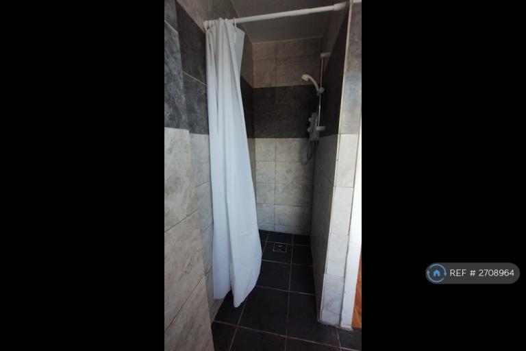 1 bedroom flat in Queensland Avenue, Coventry, CV5 (1 bed) (#2708964)