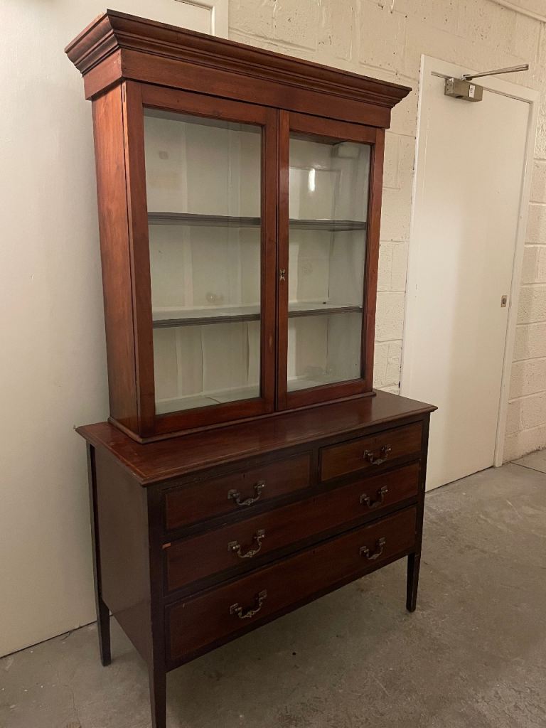 Antique sideboard display. VGC. Quality item