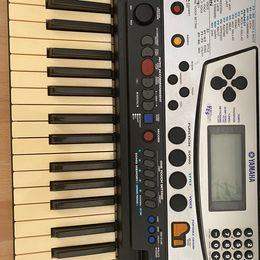 Yamaha PSR 340 Electronic Keyboard